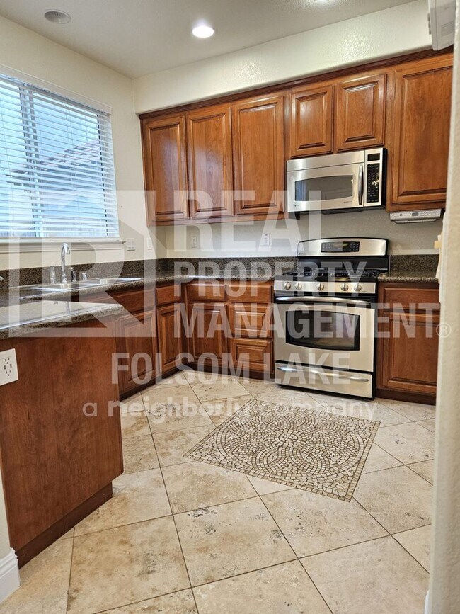 Foto del edificio - Spacious 3 bedroom 2.5 bath in North Natomas