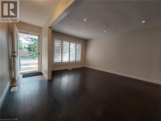 Photo du bâtiment - 610 Stone Church Rd W