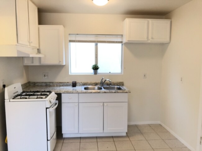 Building Photo - 638 Salem St