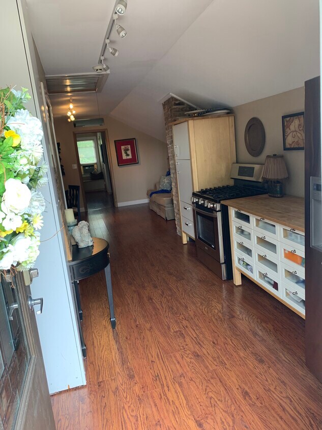 Foto principal - 829 N Center St