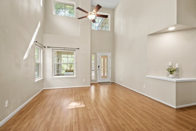 Building Photo - 35 Dovewing Pl
