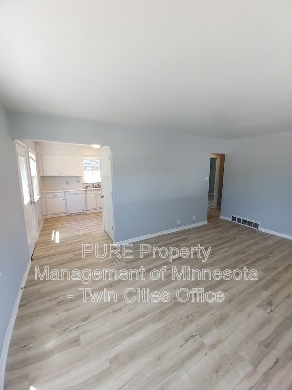 Foto del edificio - 700 County Road J W
