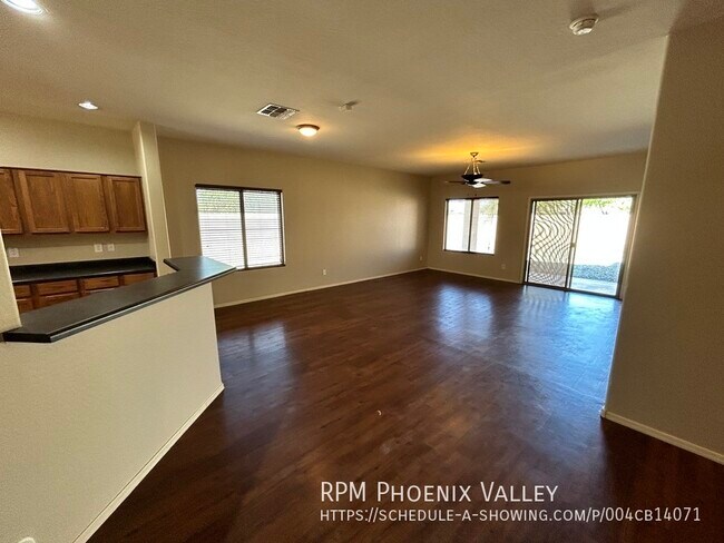 Foto del edificio - 3x2 Avondale Home Ready 4 Move In ON A LAR...
