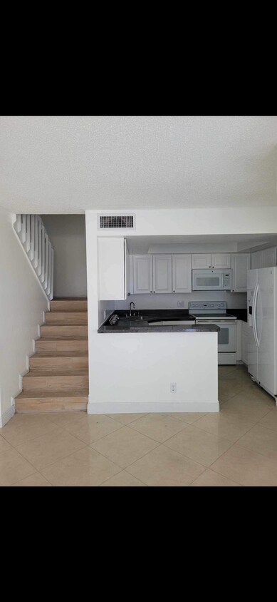 Foto principal - 3915 Village Dr
