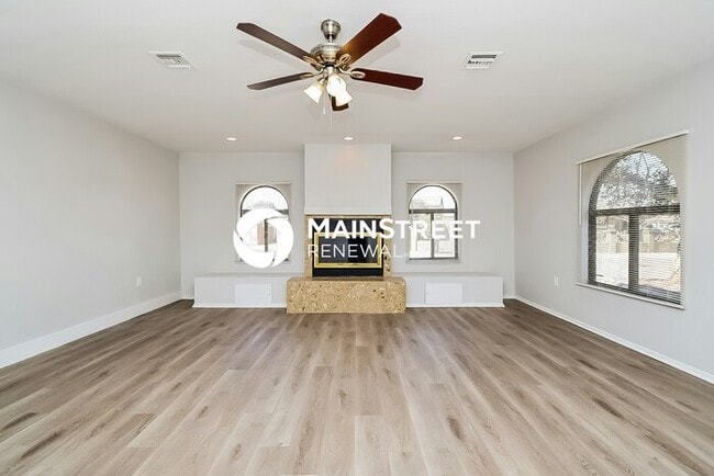 Building Photo - 3 Bedroom Pet-Friendly Home in TUCSON, AZ with Main Street Renewal