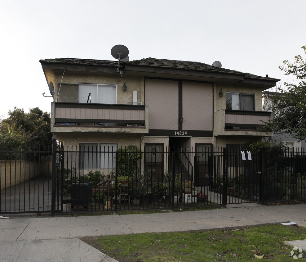 14234 Delano St, Van Nuys, CA 91401 Apartments in Van Nuys, CA