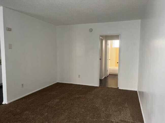 Foto del edificio - 1.0 bedroom in Los Angeles California 91343