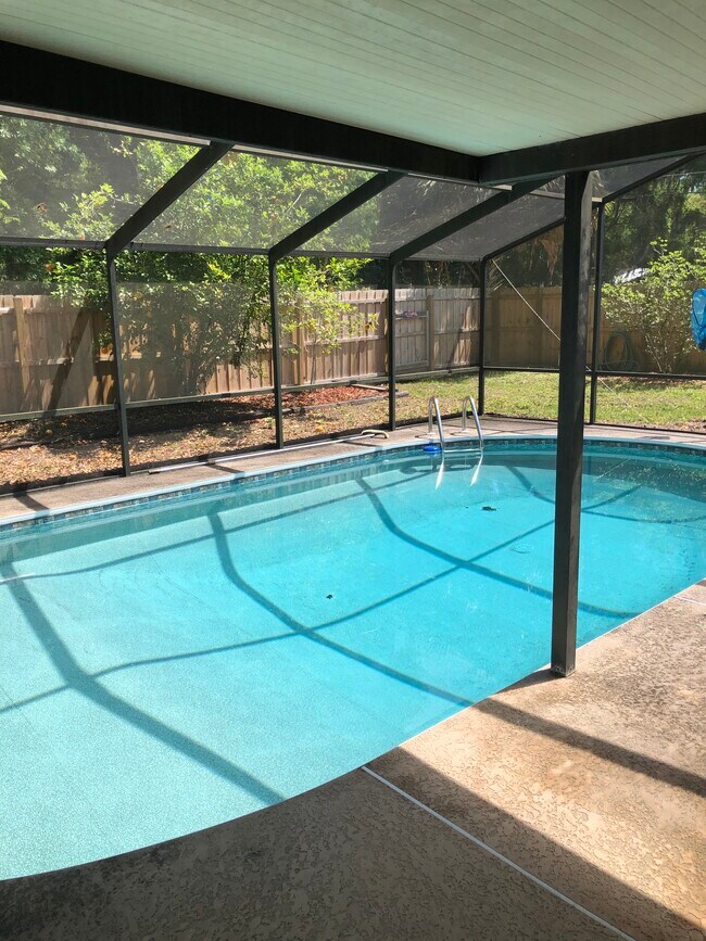 Building Photo - 2031 NW 8th Pl