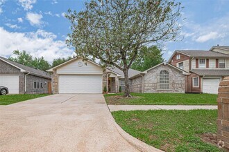 Building Photo - 6607 Bayou Crest Dr