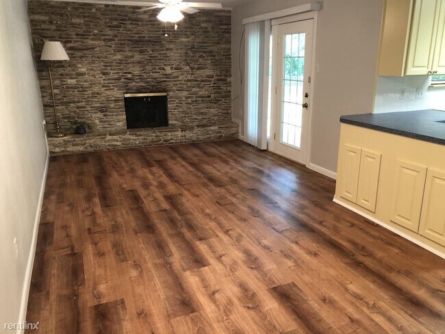 Foto del edificio - 3 br, 2 bath House - 11403 Hilltop Street