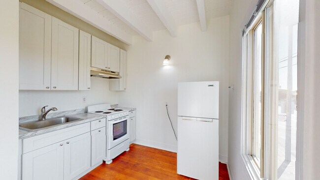 Building Photo - 1536-1552 Great Hwy