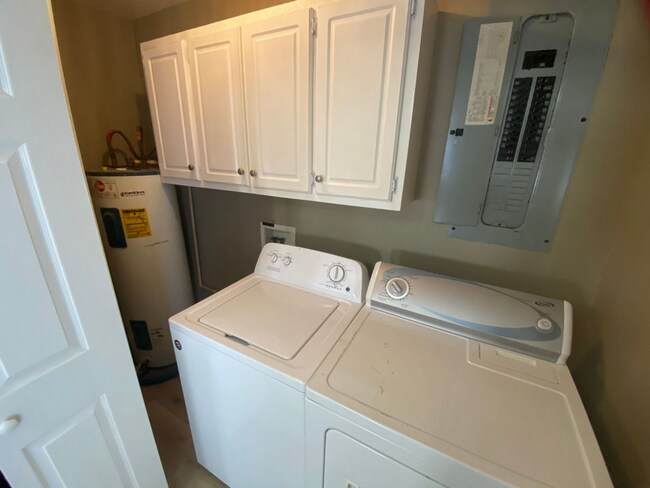 Foto del edificio - 3 BR/3BA