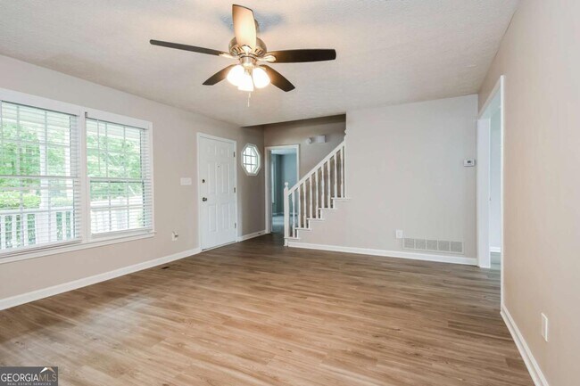 Foto del edificio - 229 Sleepy Hollow Rd