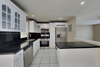 Building Photo - 2401 Jamaica Dr