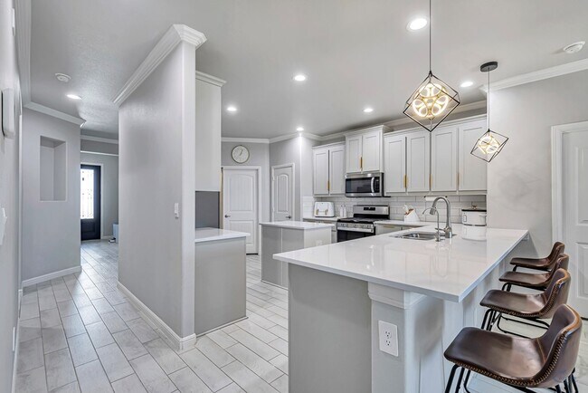 Foto del edificio - 6104 Bobwhite Rd