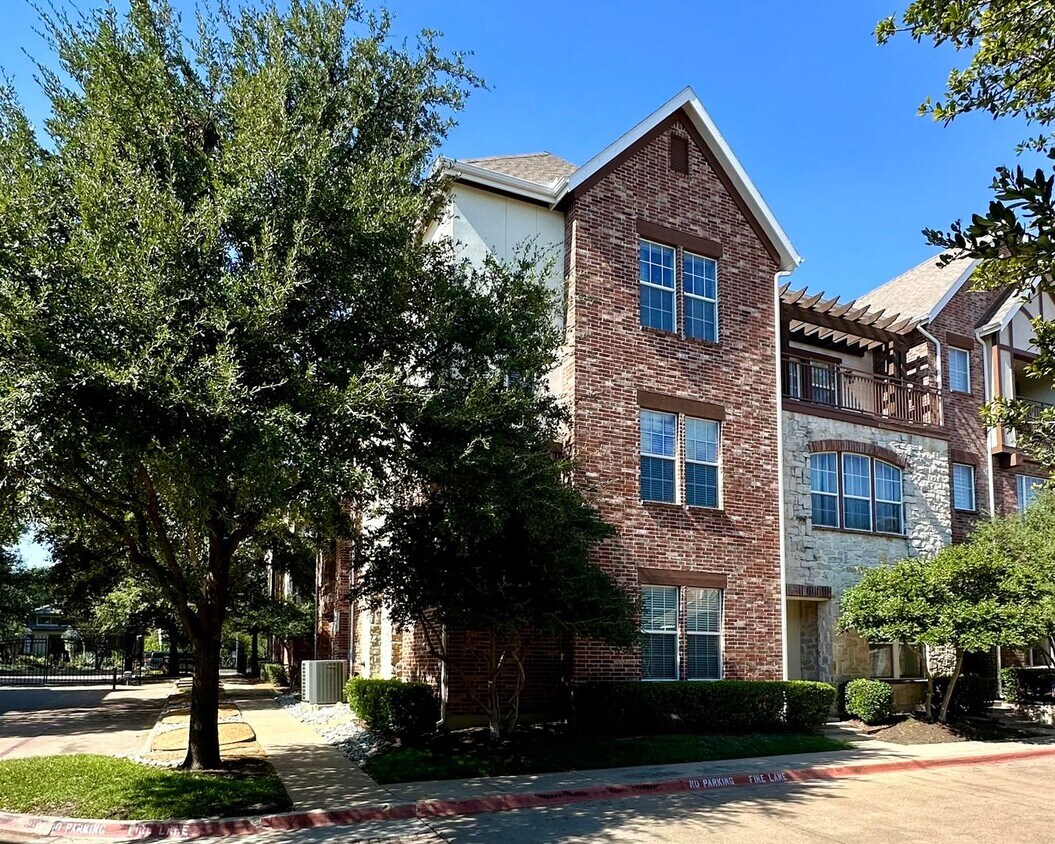 Foto principal - 1600 Abrams Rd