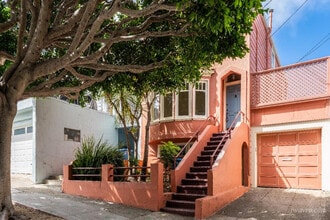 Building Photo - 128 Clipper St