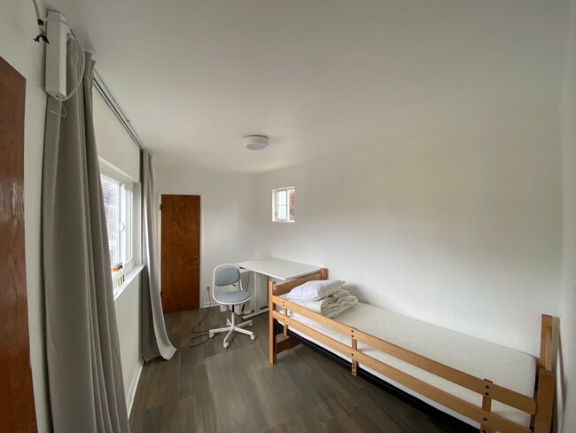 Bedroom - 1352 Blake St