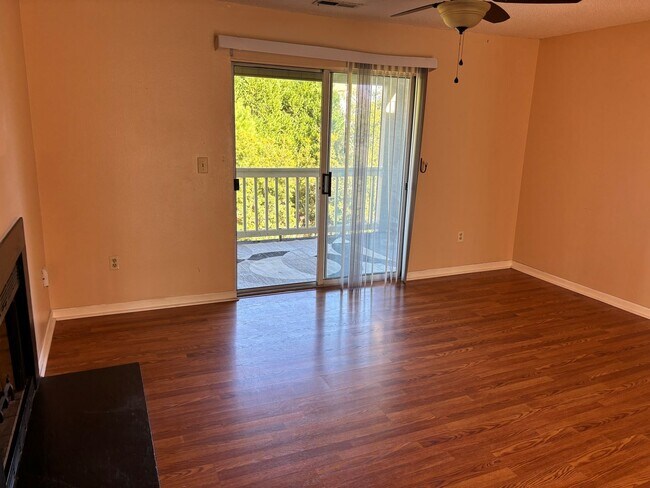 Foto del edificio - 2 Bedroom 2 Bath condo 2nd floor end unit at Myrtle Greens