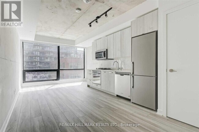 Photo du bâtiment - 458 Richmond St W