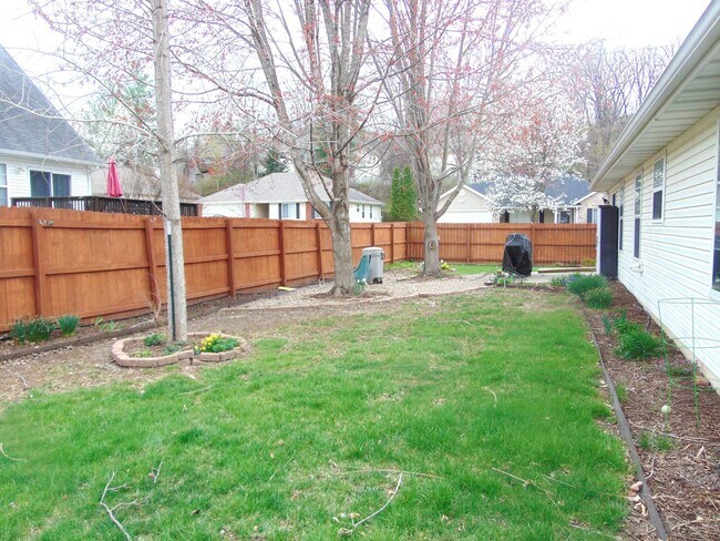 Foto del edificio - Charming 3 Bedroom Ranch In 7 Oaks!