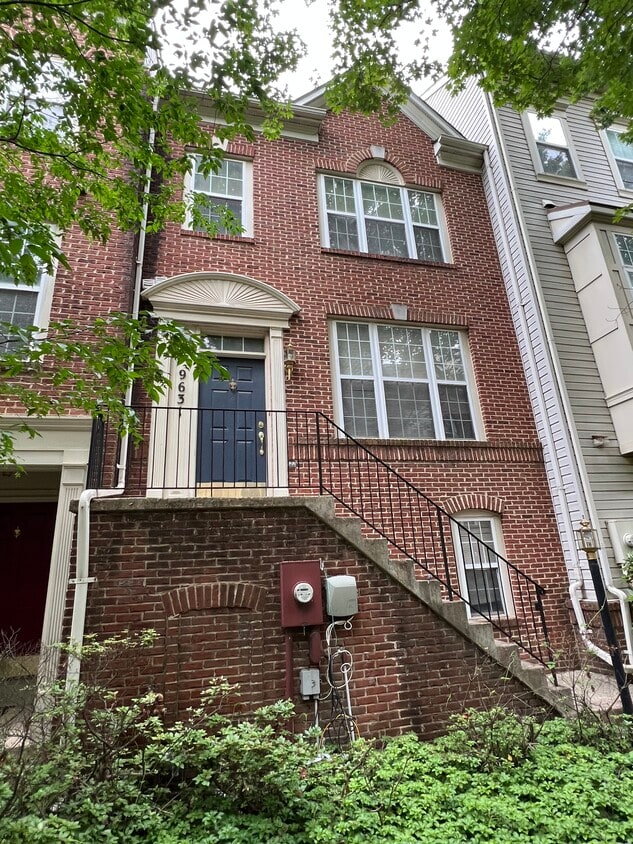 Primary Photo - 9631 Athens Pl