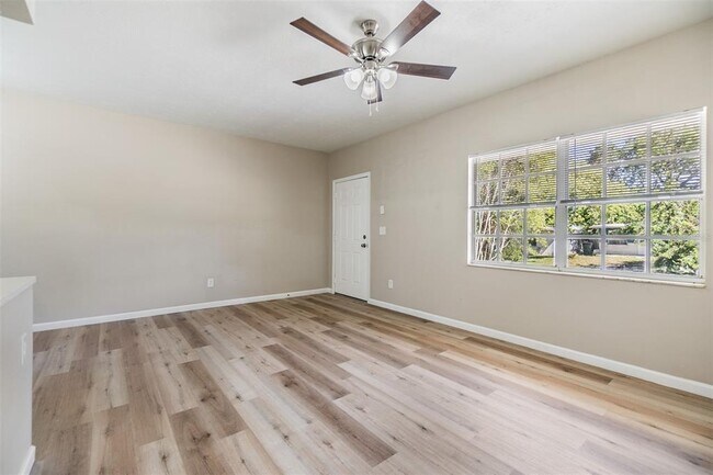 Foto del edificio - 6740 Carnelian Ave