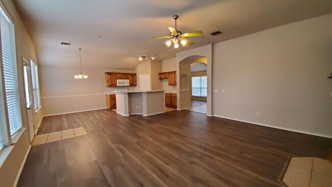 Foto del edificio - Royal Oaks Addition! (3) Bed + Study! 1800...