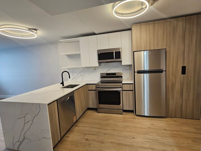 Building Photo - Aliro