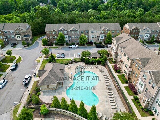 Foto del edificio - End unit! Gorgeous townhouse in the Suwane...