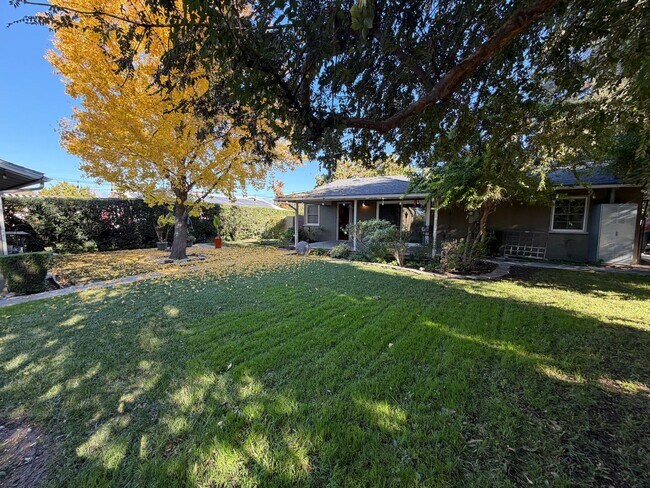 Foto del edificio - Beautiful 3 Bedroom Home in West Covina