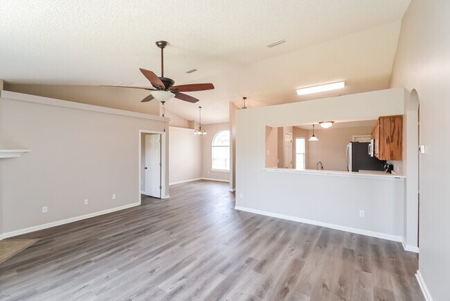 Building Photo - 3720 Arava Dr