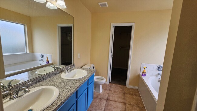 Foto del edificio - 22135 Greengate Dr