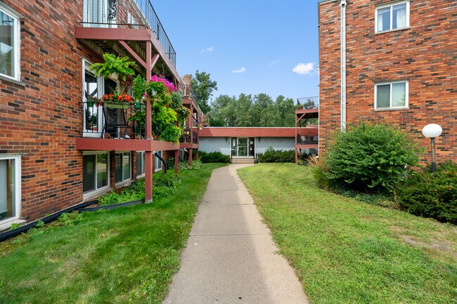 Foto del edificio - Riverwood Homes LLC