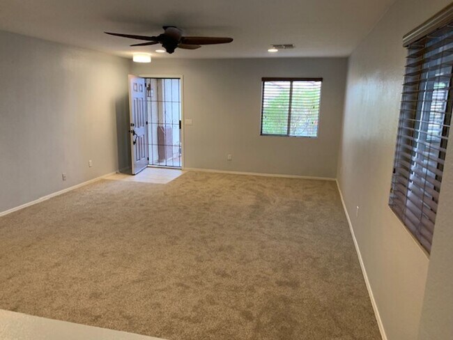 Foto del edificio - 3 Bedroom in East Mesa