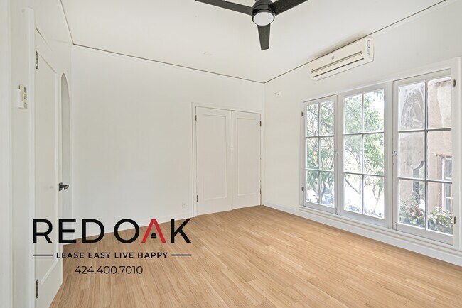 Building Photo - Charming Studio with Stainless Steel Appli...