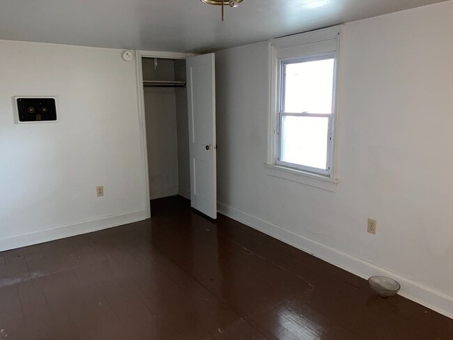 Building Photo - 137 N West