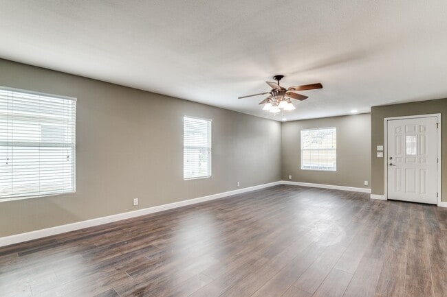 Building Photo - Bulverde Creek Subdivision 3 bed 2 bath