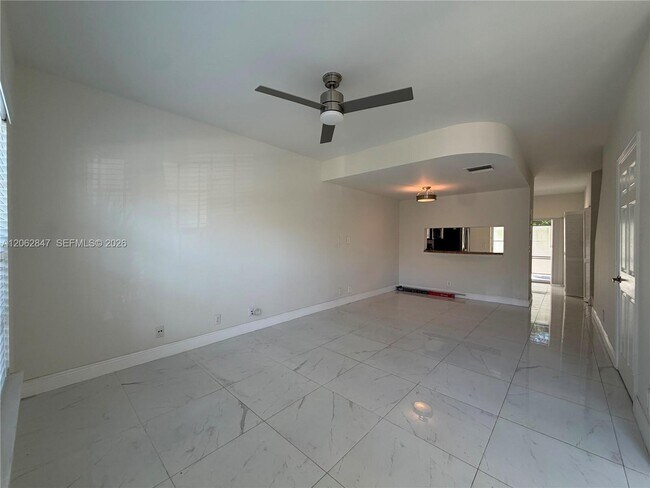 Foto del edificio - 9820 NW 56th Pl