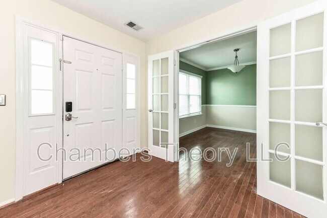 Foto del edificio - 10135 Forest Hill Cir