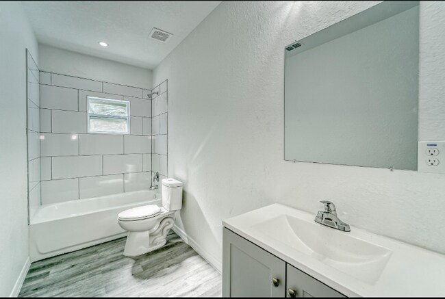 Foto del edificio - 739 Pineville Ln