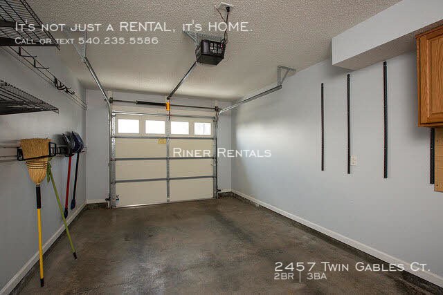 Building Photo - 2457 Twin Gables Ct