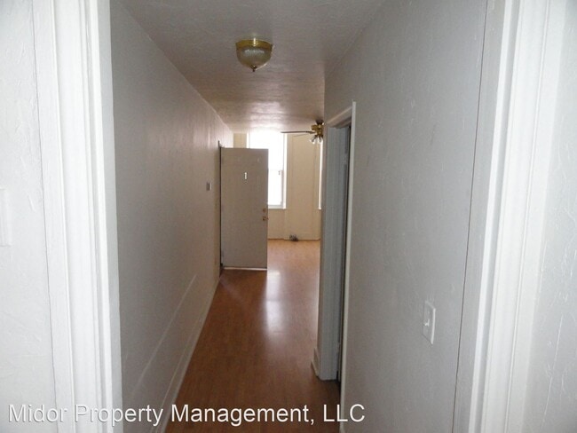 Building Photo - 1 br, 1 bath House - 114 N Queen St Apt. 1