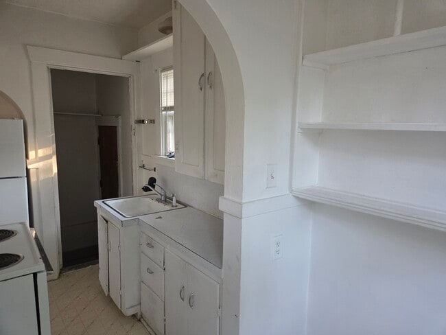 Building Photo - 129 N Johnson Ave