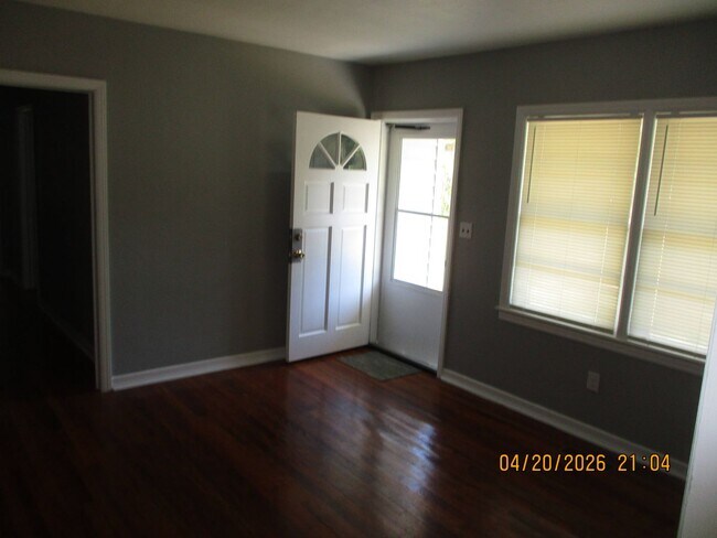 Foto del edificio - 1906 W Whitney Ave