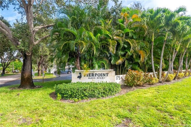 Foto del edificio - 175 SE St Lucie Blvd