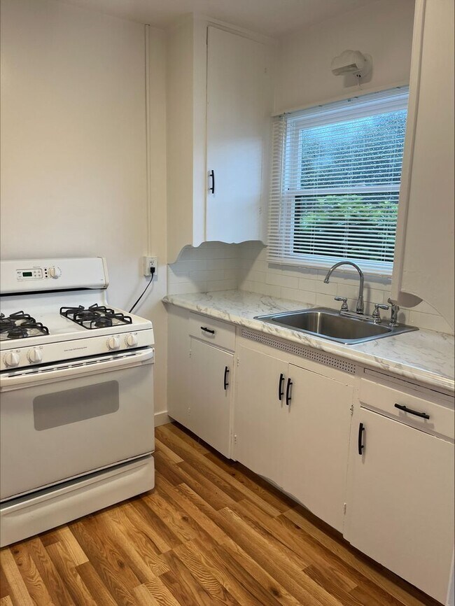 Foto del edificio - 2 Bedroom 1 Bath House Walking Distance to Cal Poly