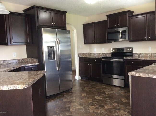 Building Photo - 405 Midnight Dr