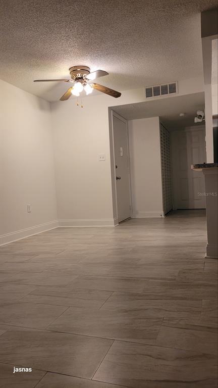 Foto del edificio - 349 S McMullen Booth Rd