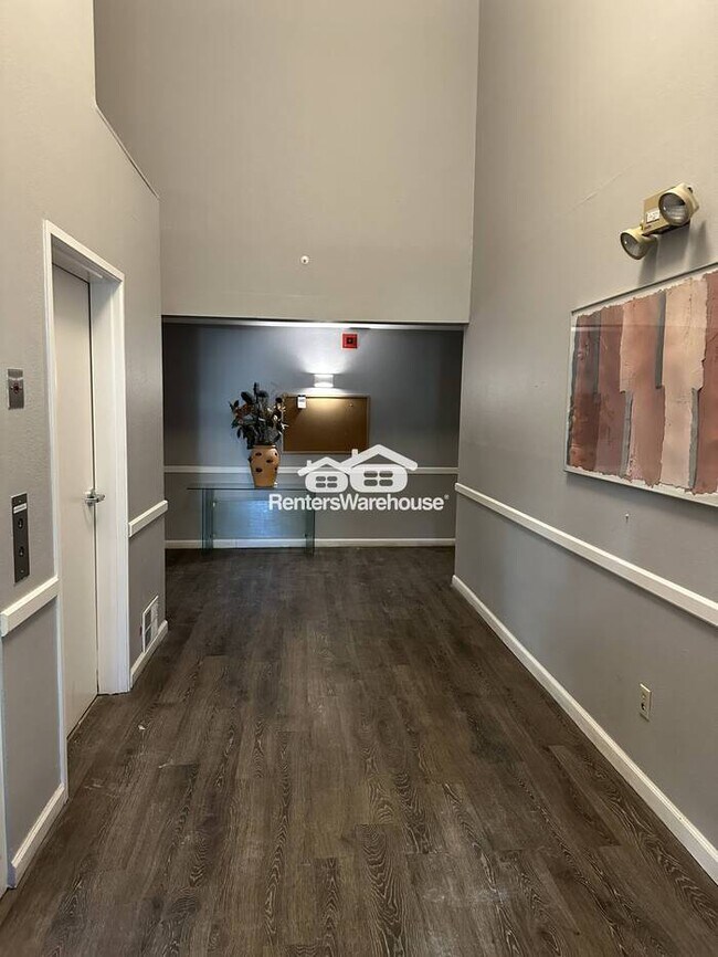 Building Photo - "Don't miss this amazing opportunity to get nearly 1900 square feet, 3 beds, 3 baths, 2 garage sp...